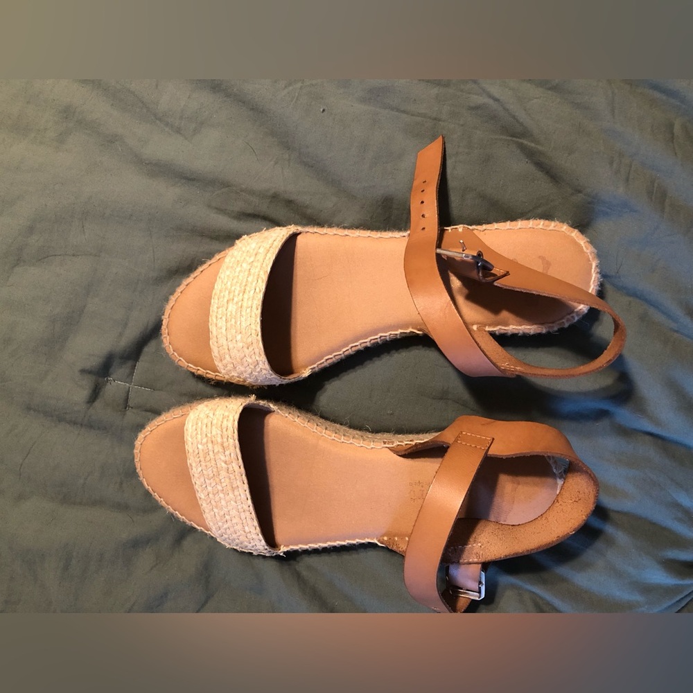 Espadrille platform sandals